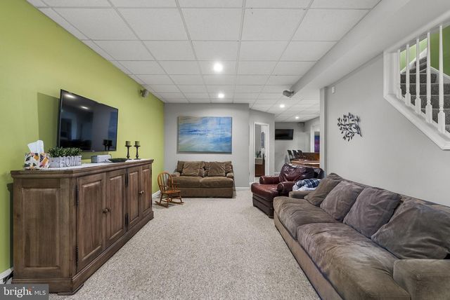 5 TARA DR, Mount Laurel, NJ 08054