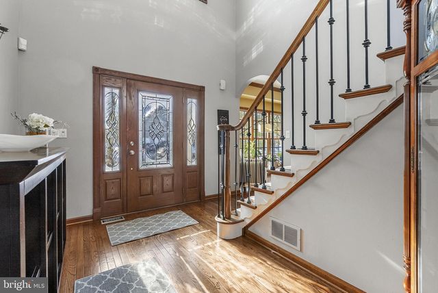 5 TARA DR, Mount Laurel, NJ 08054