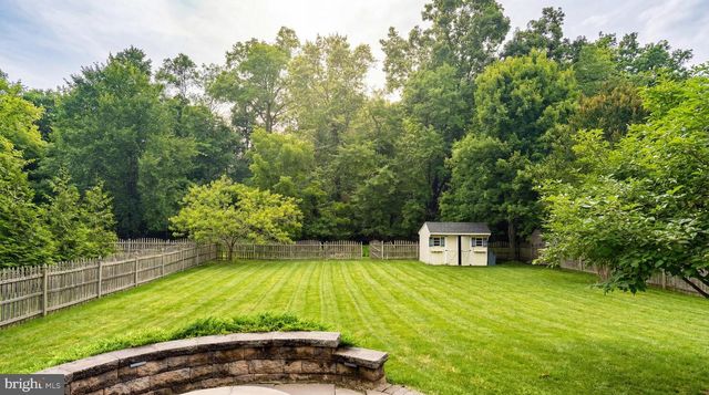 5 TARA DR, Mount Laurel, NJ 08054