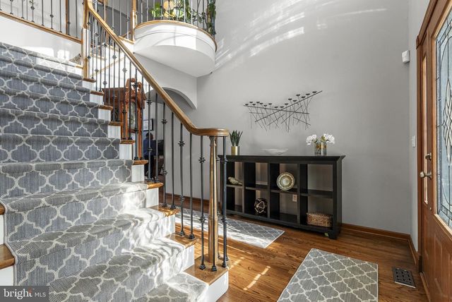 5 TARA DR, Mount Laurel, NJ 08054