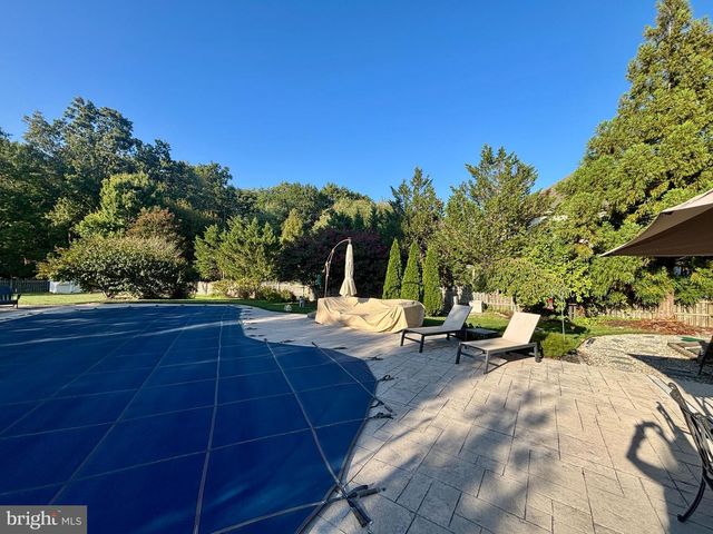 5 TARA DR, Mount Laurel, NJ 08054