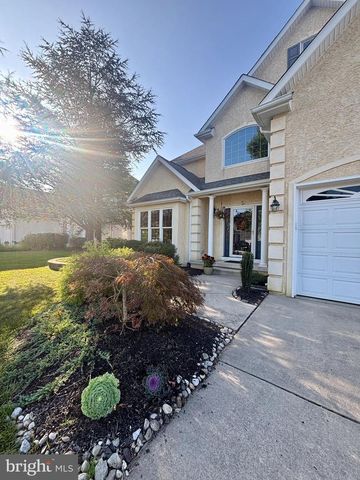 5 TARA DR, Mount Laurel, NJ 08054