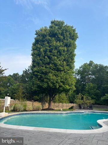 5 TARA DR, Mount Laurel, NJ 08054