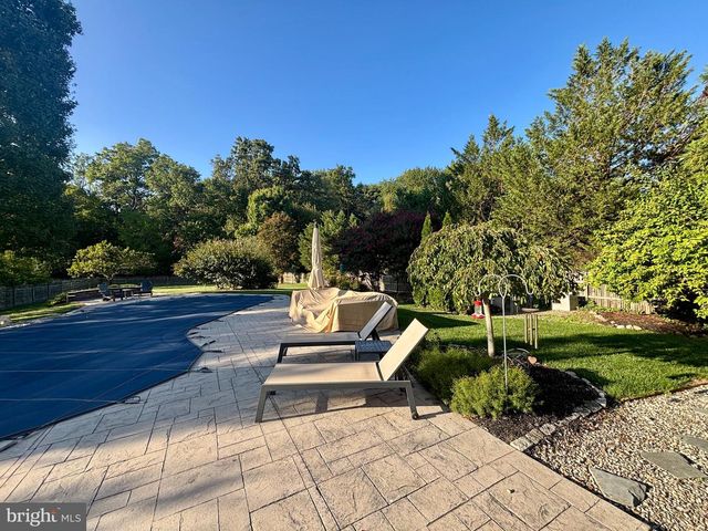 5 TARA DR, Mount Laurel, NJ 08054