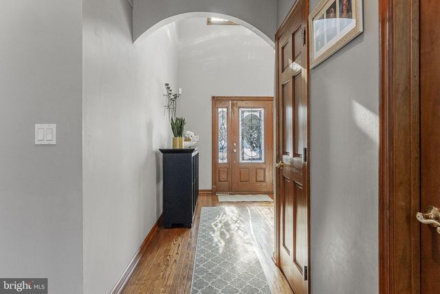 5 TARA DR, Mount Laurel, NJ 08054