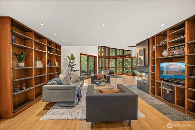 3518 129th Avenue NE, Bellevue, WA 98005