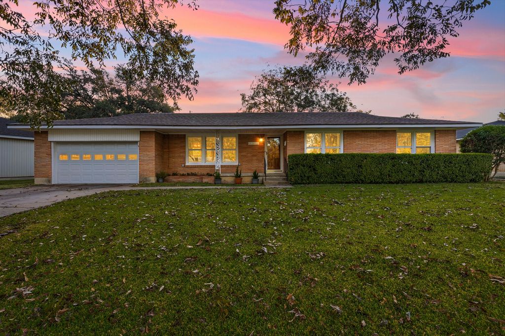 2137 Curtis Drive, Waco, TX 76710