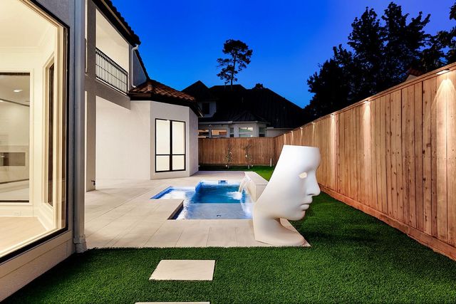 10 Libretto Court, The Woodlands, TX 77382