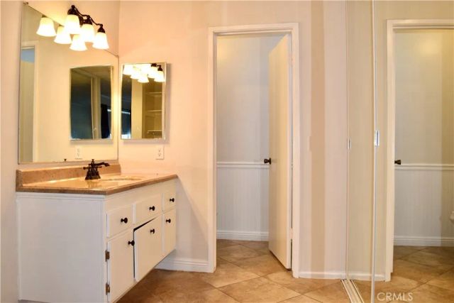 24525 W Trevino Drive U2, Valencia, CA 91355