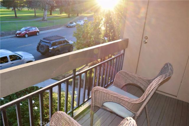 24525 W Trevino Drive U2, Valencia, CA 91355