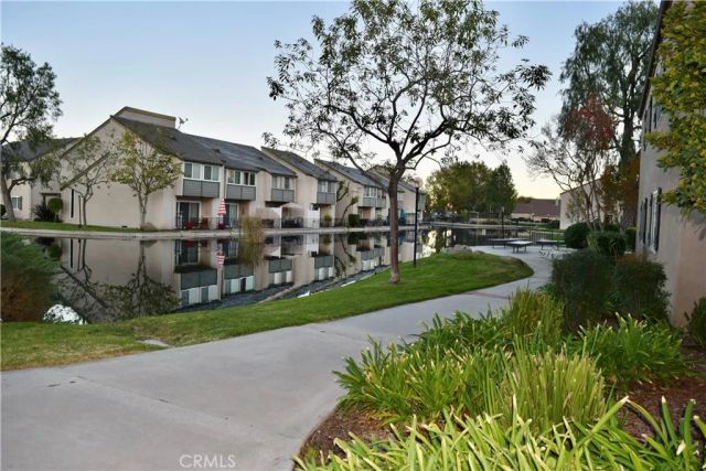 24525 W Trevino Drive U2, Valencia, CA 91355