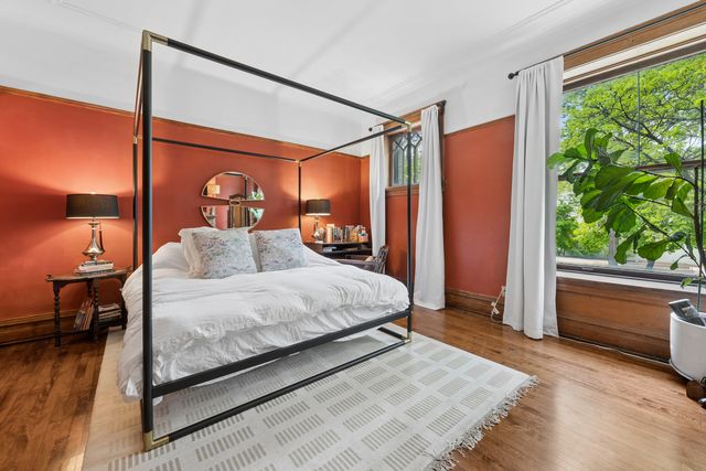 4451 S Ellis Avenue, Chicago, IL 60653