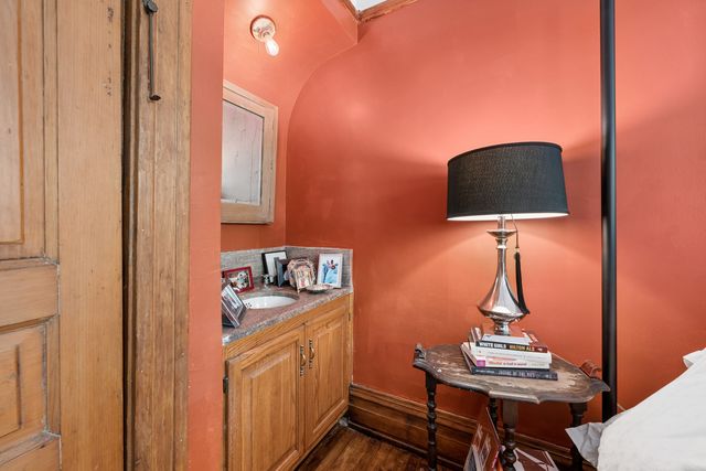 4451 S Ellis Avenue, Chicago, IL 60653