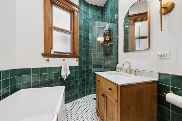 4451 S Ellis Avenue, Chicago, IL 60653