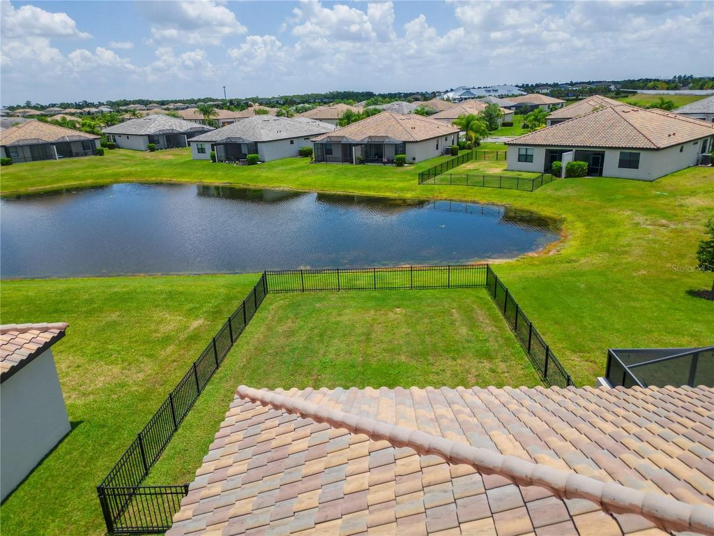 Image 11 of property listing at 5323 WHITE SAND COVE, Bradenton, FL 34211