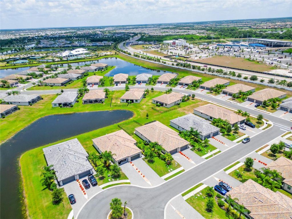 Image 12 of property listing at 5323 WHITE SAND COVE, Bradenton, FL 34211