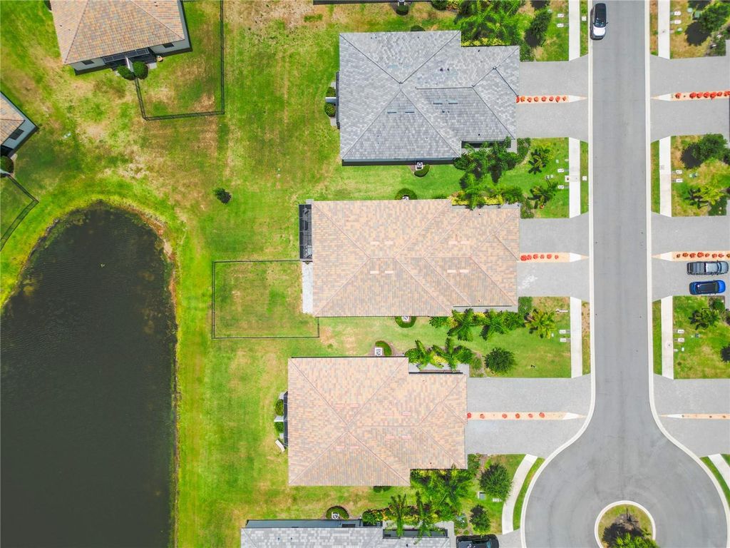 Image 13 of property listing at 5323 WHITE SAND COVE, Bradenton, FL 34211