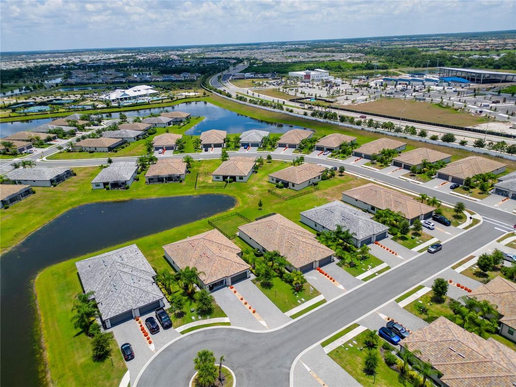 Image 14 of property listing at 5323 WHITE SAND COVE, Bradenton, FL 34211