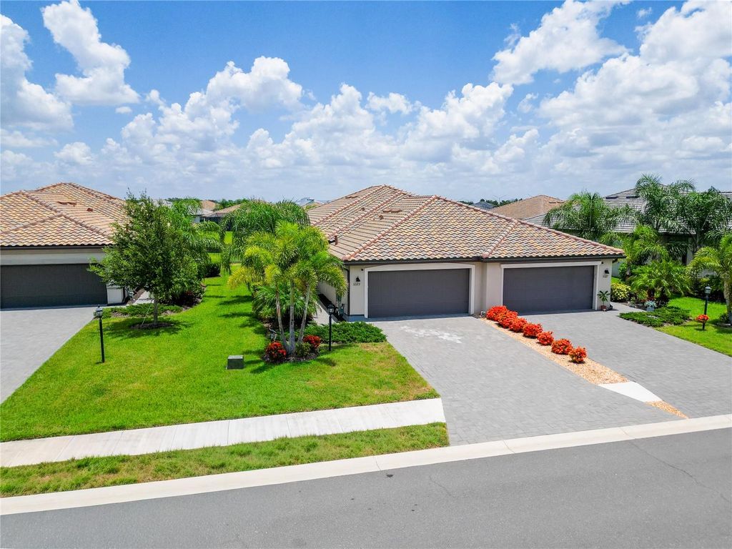 Image 17 of property listing at 5323 WHITE SAND COVE, Bradenton, FL 34211