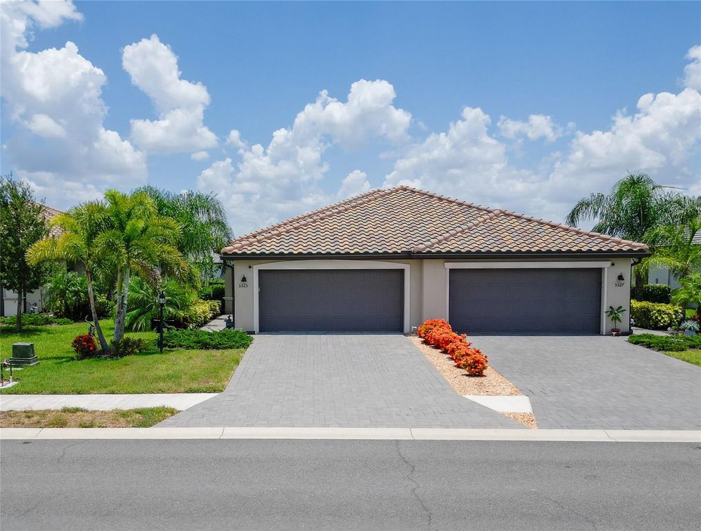 Image 18 of property listing at 5323 WHITE SAND COVE, Bradenton, FL 34211