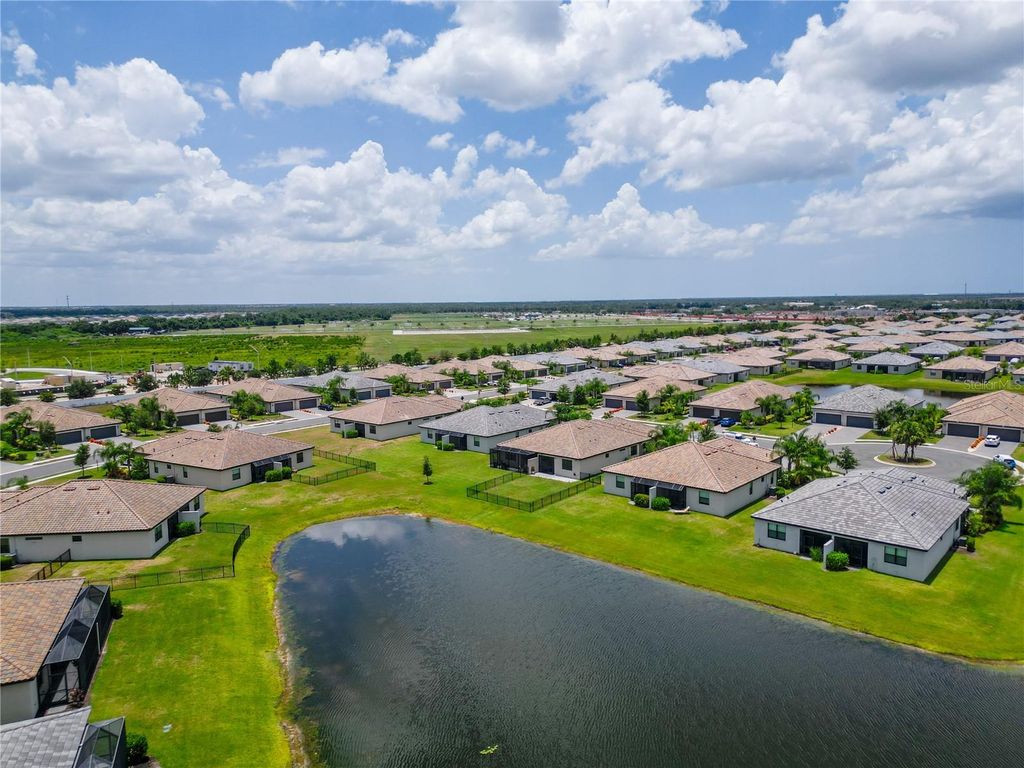 Image 20 of property listing at 5323 WHITE SAND COVE, Bradenton, FL 34211