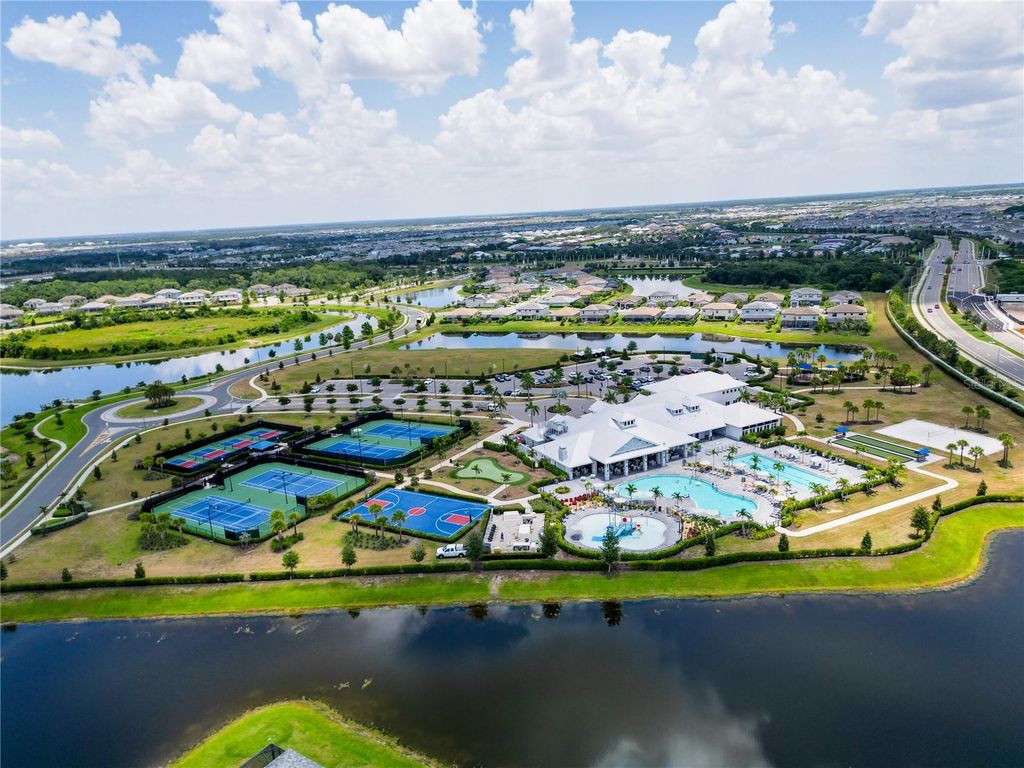 Image 23 of property listing at 5323 WHITE SAND COVE, Bradenton, FL 34211