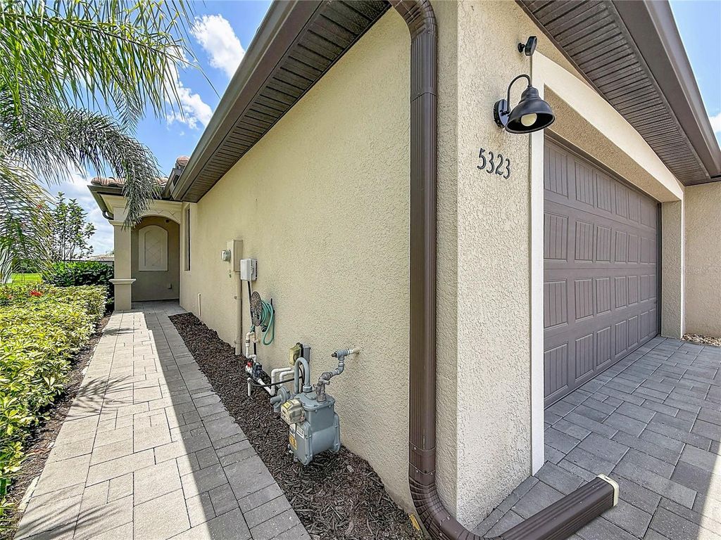 Image 26 of property listing at 5323 WHITE SAND COVE, Bradenton, FL 34211