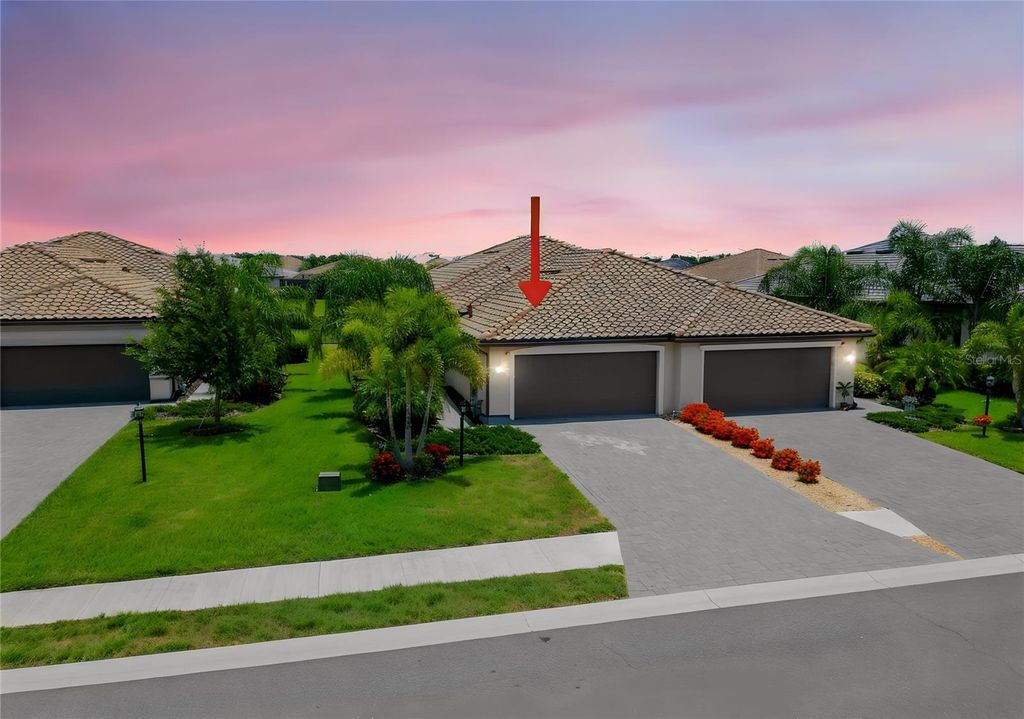 Image 4 of property listing at 5323 WHITE SAND COVE, Bradenton, FL 34211