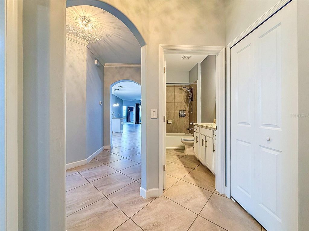 Image 32 of property listing at 5323 WHITE SAND COVE, Bradenton, FL 34211