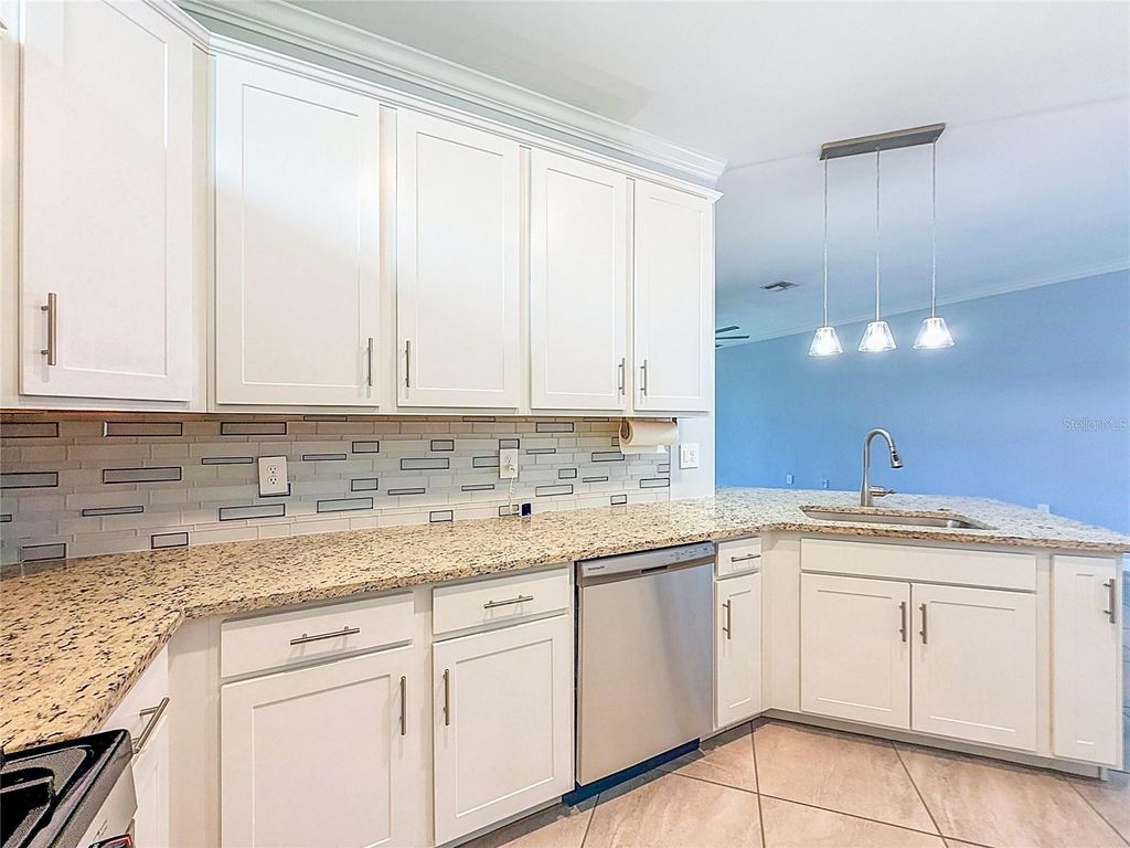 Image 36 of property listing at 5323 WHITE SAND COVE, Bradenton, FL 34211