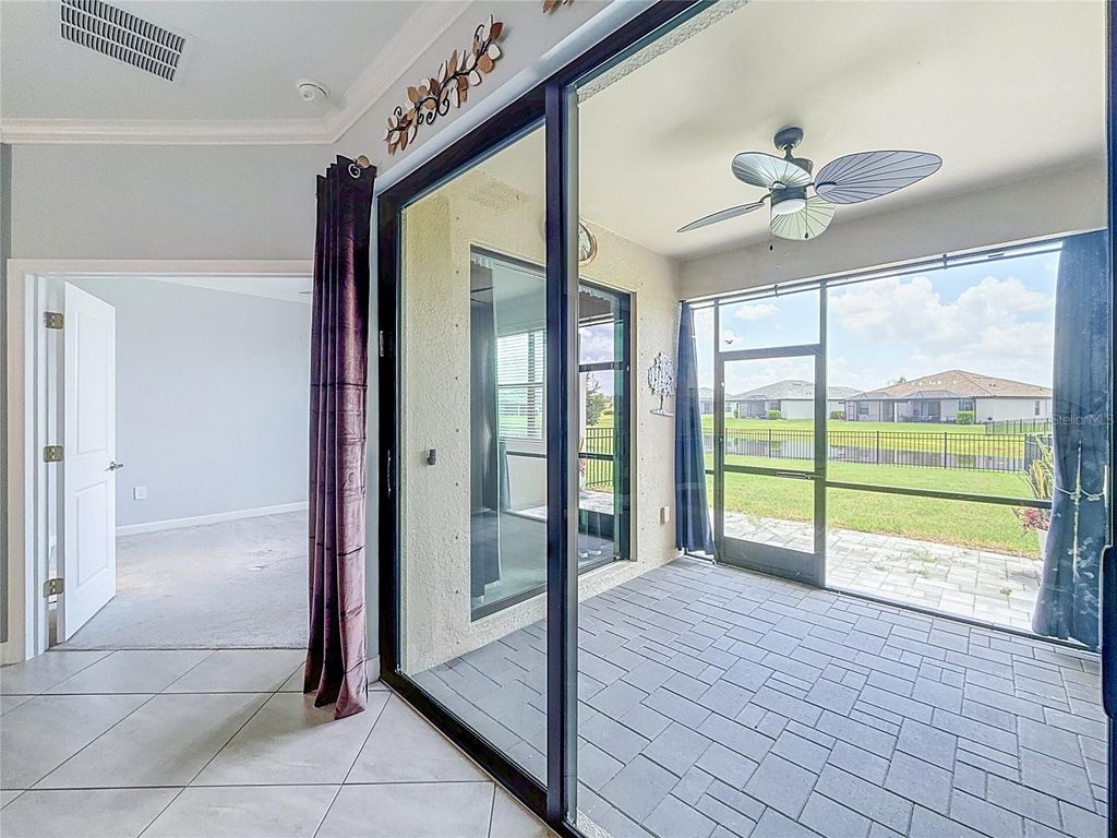 Image 43 of property listing at 5323 WHITE SAND COVE, Bradenton, FL 34211