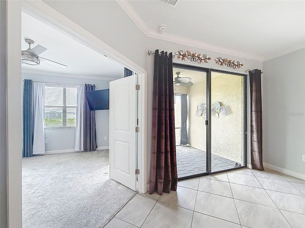 Image 44 of property listing at 5323 WHITE SAND COVE, Bradenton, FL 34211