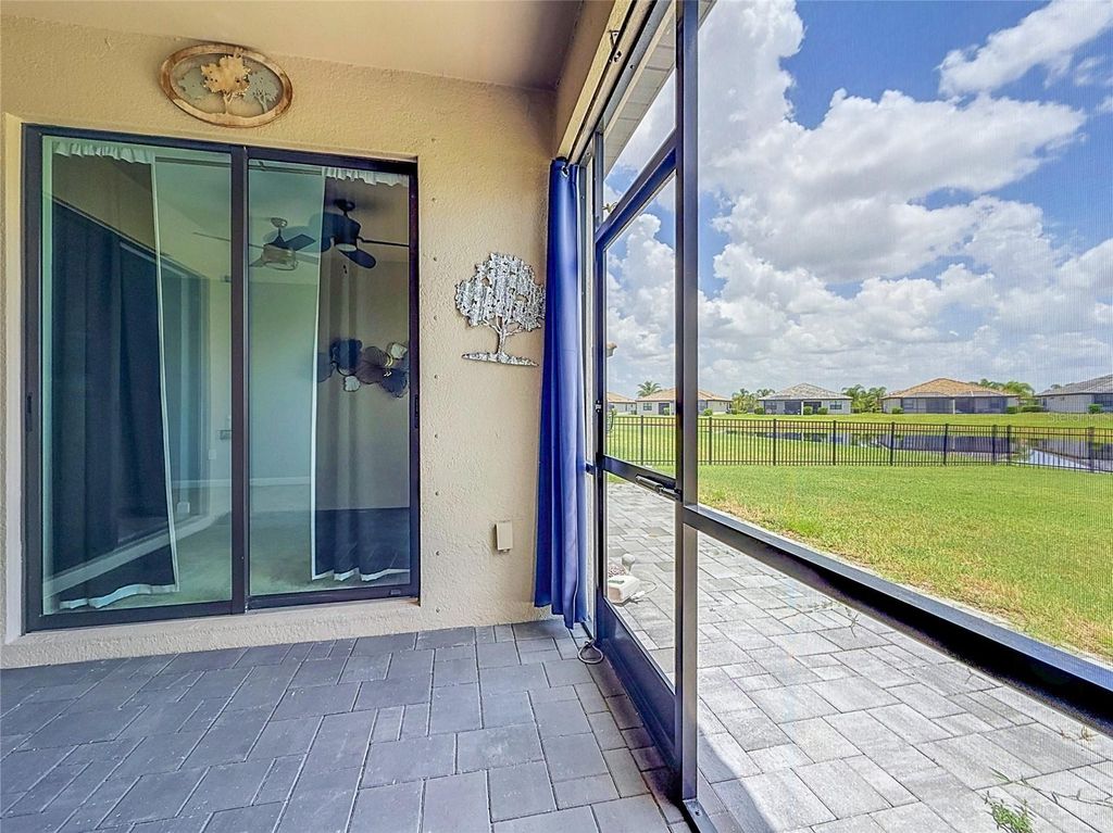 Image 56 of property listing at 5323 WHITE SAND COVE, Bradenton, FL 34211