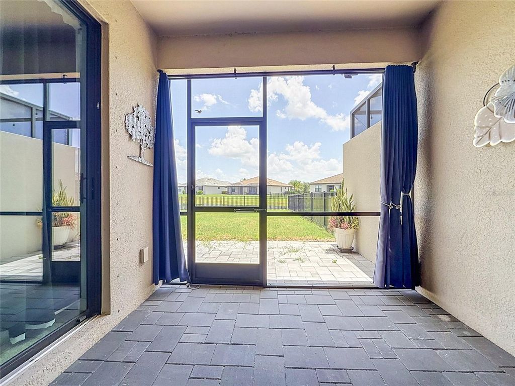 Image 57 of property listing at 5323 WHITE SAND COVE, Bradenton, FL 34211