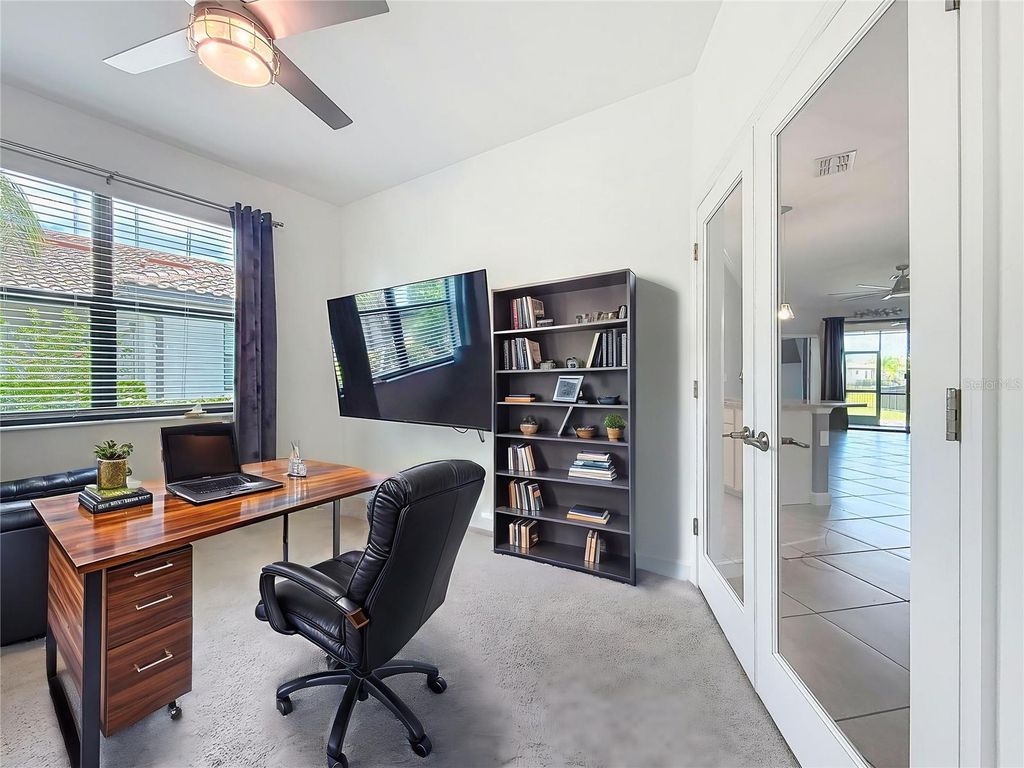Image 63 of property listing at 5323 WHITE SAND COVE, Bradenton, FL 34211