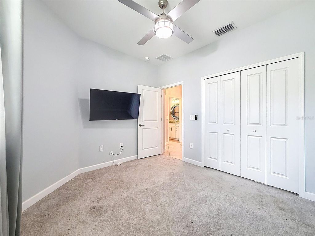 Image 67 of property listing at 5323 WHITE SAND COVE, Bradenton, FL 34211