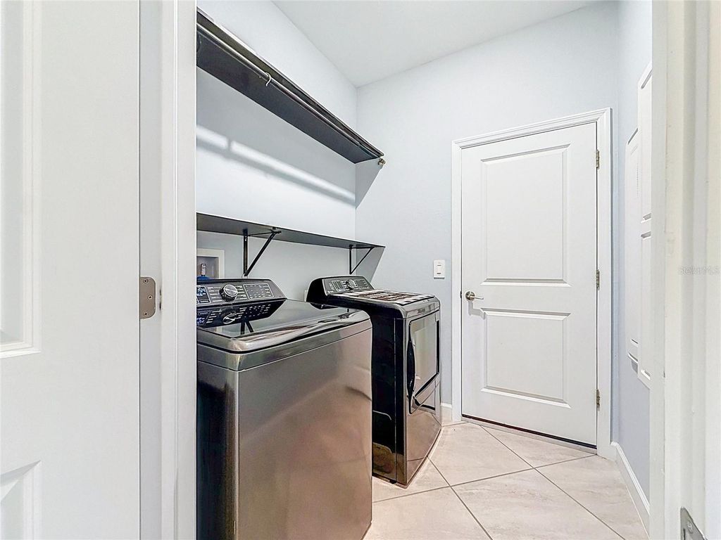 Image 69 of property listing at 5323 WHITE SAND COVE, Bradenton, FL 34211