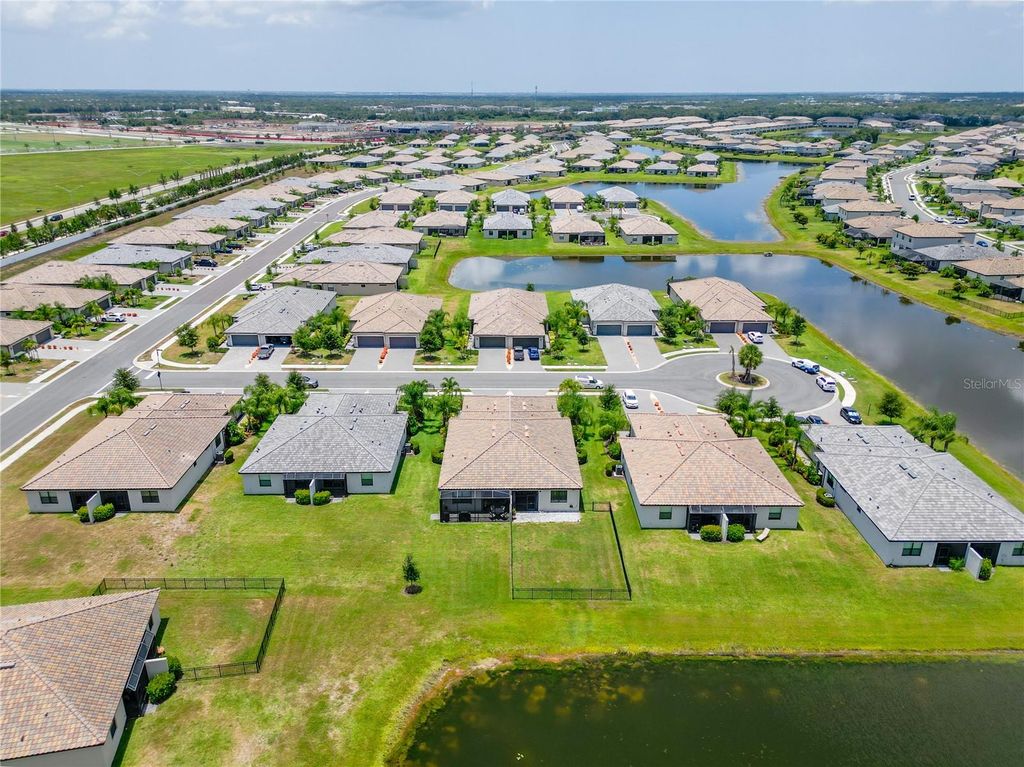 Image 8 of property listing at 5323 WHITE SAND COVE, Bradenton, FL 34211