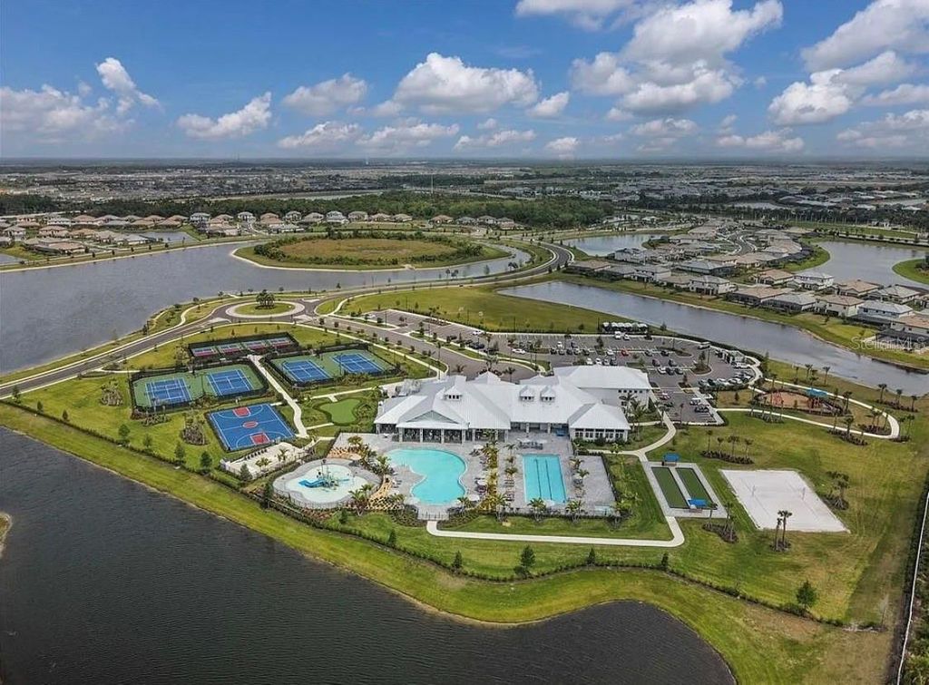Image 82 of property listing at 5323 WHITE SAND COVE, Bradenton, FL 34211