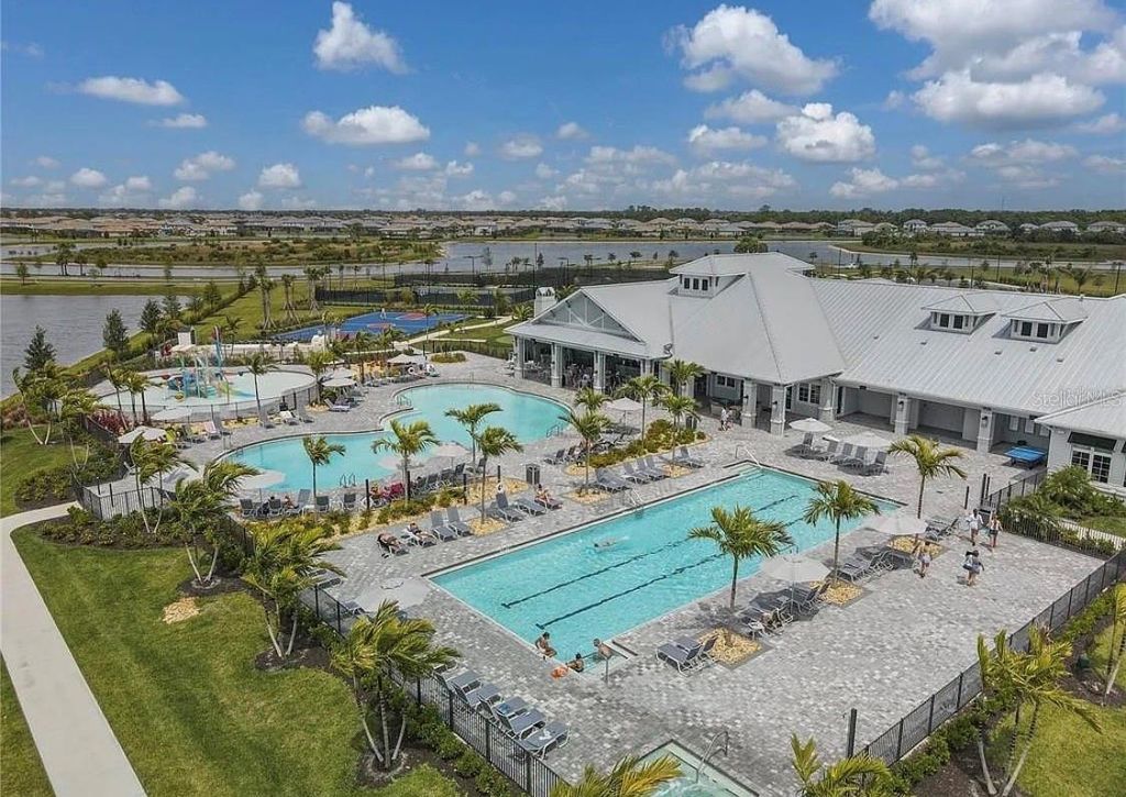 Image 84 of property listing at 5323 WHITE SAND COVE, Bradenton, FL 34211