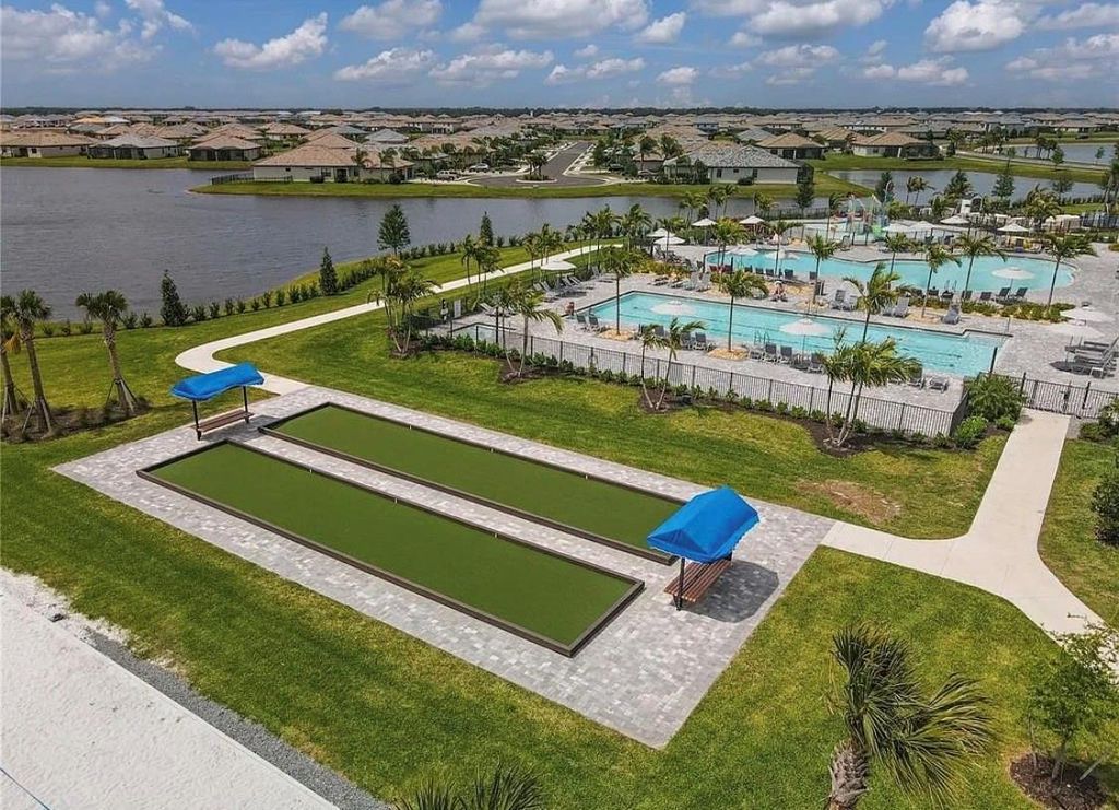 Image 85 of property listing at 5323 WHITE SAND COVE, Bradenton, FL 34211