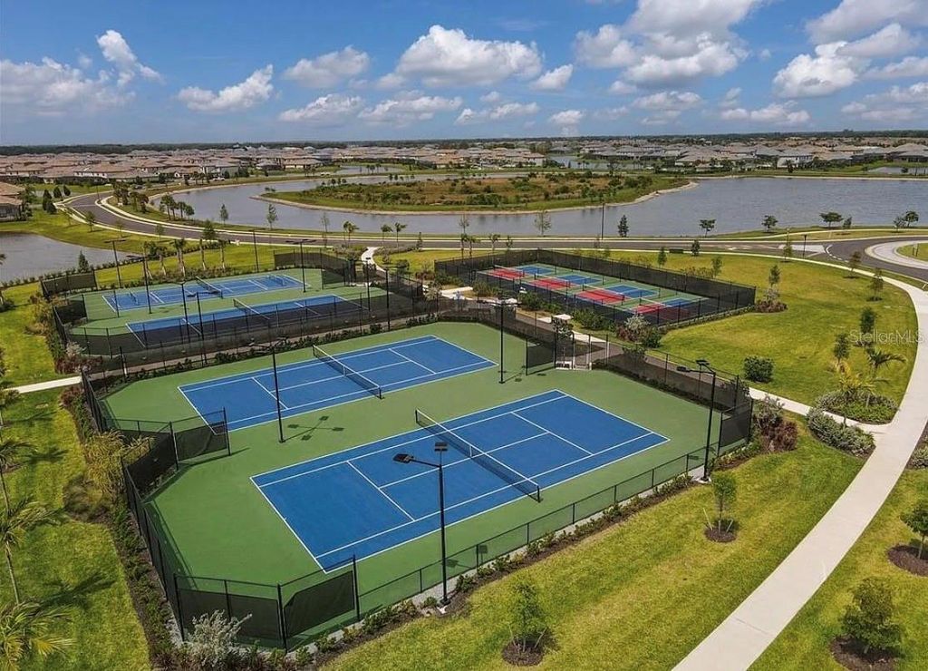 Image 86 of property listing at 5323 WHITE SAND COVE, Bradenton, FL 34211