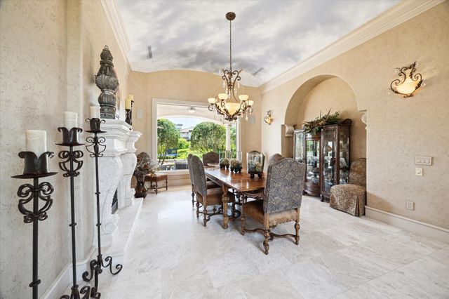 25 Kings Lake Estates Boulevard, Humble, TX 77346