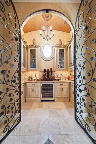 25 Kings Lake Estates Boulevard, Humble, TX 77346
