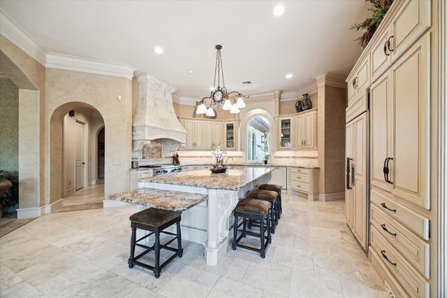 25 Kings Lake Estates Boulevard, Humble, TX 77346