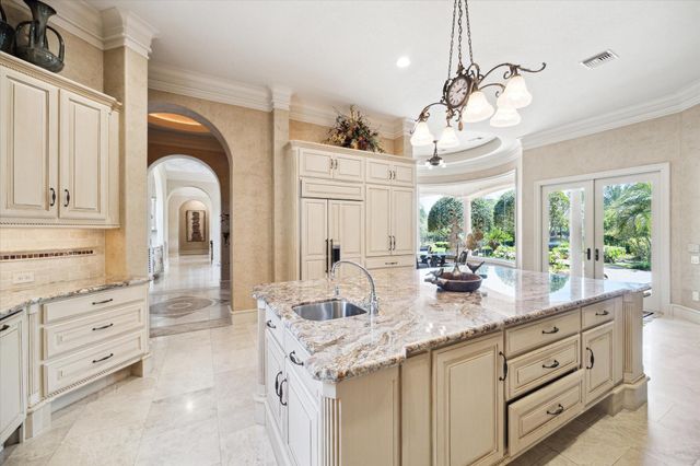 25 Kings Lake Estates Boulevard, Humble, TX 77346