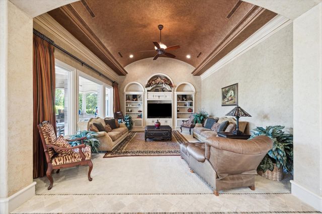 25 Kings Lake Estates Boulevard, Humble, TX 77346