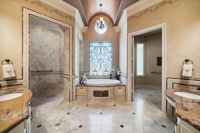25 Kings Lake Estates Boulevard, Humble, TX 77346