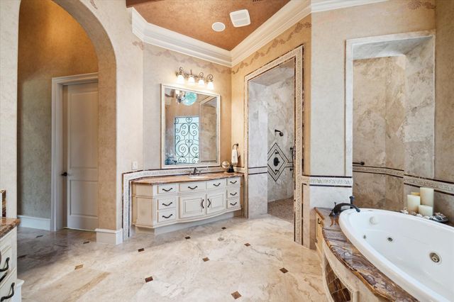 25 Kings Lake Estates Boulevard, Humble, TX 77346