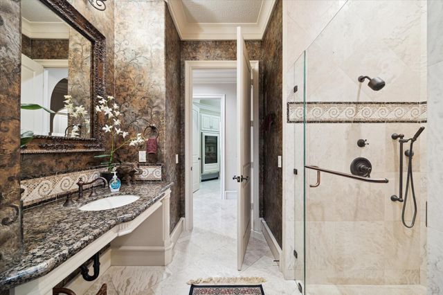 25 Kings Lake Estates Boulevard, Humble, TX 77346